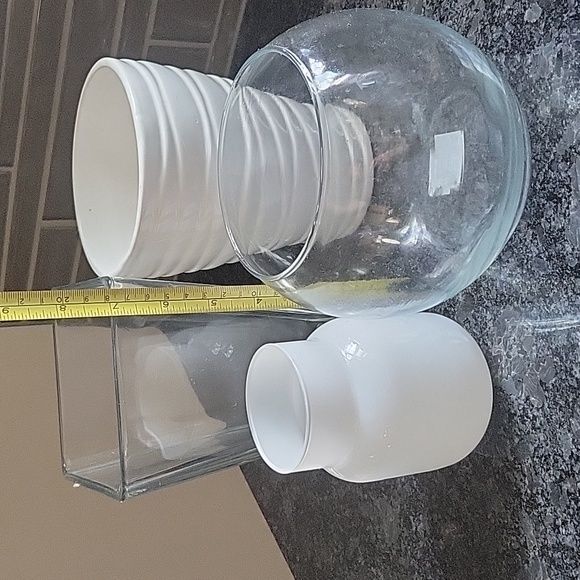 4 Tabletop Glass Vases - Picture 2 of 7